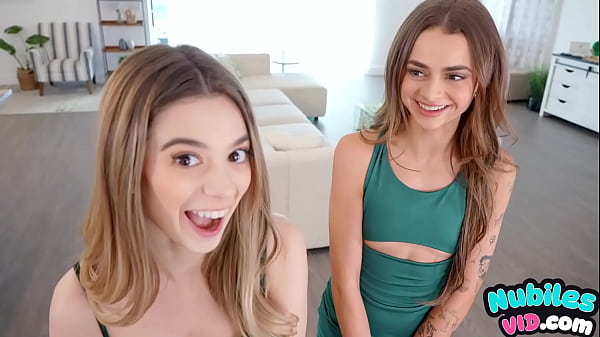 Doua fete dragute convinse de tip pentru sex in trei