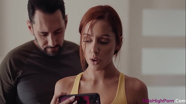 Face videochat si se filmeaza cand si-o trage cu barbatu