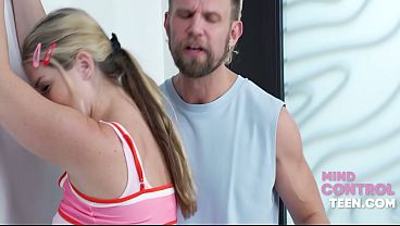 Antrenorul de Yoga o fute in vagin pentru orgasme multiple